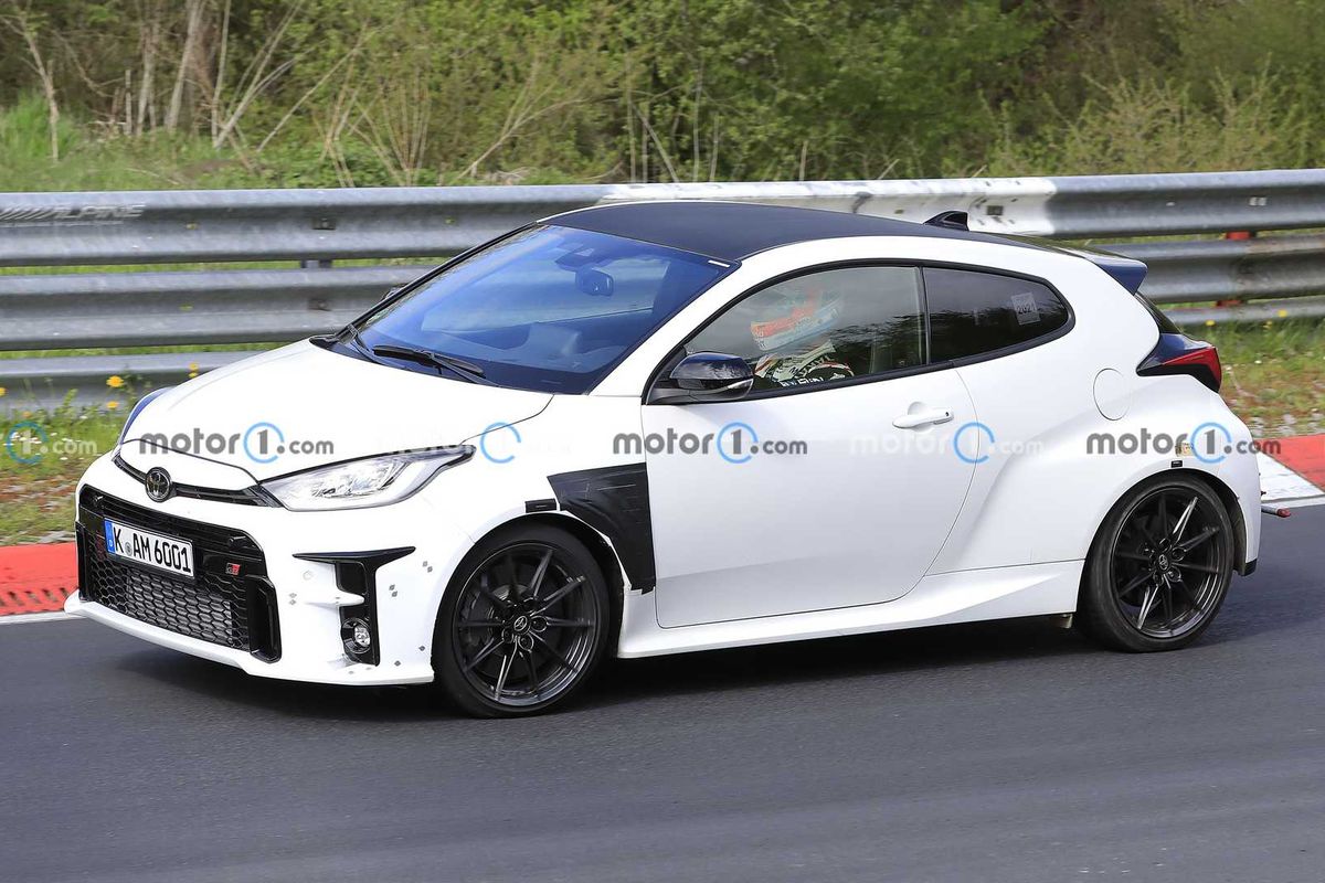 Toyota GR Yaris versi pengembangan tengah diuji coba di sirkuit Nurburgring