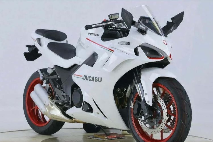 Ducasu 400, motor kloning Ducati Supersport