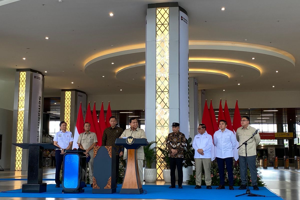 Presiden Prabowo Subianto dalam peresmian Stasiun Tanah Abang Baru di Cideng, Gambir, Jakarta Pusat, Selasa (4/11/2025). 