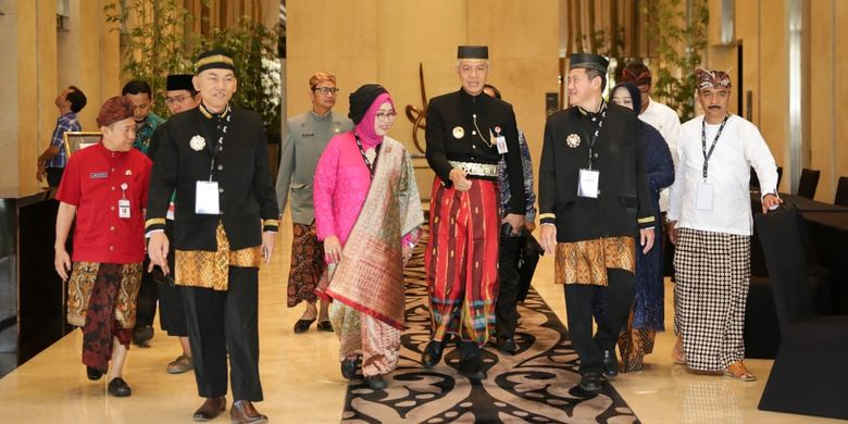 Gubernur Jawa Tengah Ganjar Pranowo saat datang ke konferensi Nasional IV Forum Komunikasi Satuan Pengawas Intern di Hotel Po Semarang, Kamis (22/8/2019).