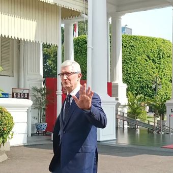 CEO Apple, Tim Cook saat tiba di Istana Kepresidenan, Jakarta pada Rabu (17/4/2024) untuk bertemu Presiden Joko Widodo.