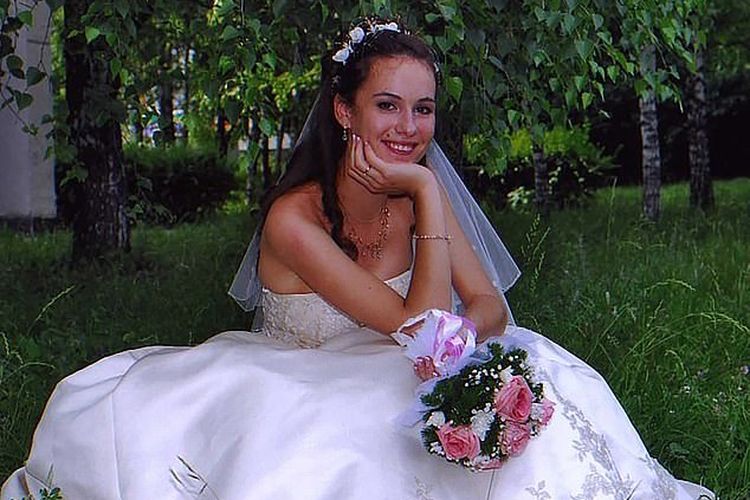 Setelah memenangkan mahkota kecantikannya pada usia 18 tahun, Dolganovskaya menikahi taipan dan politisi lokal bernama Vadim Dolganovsky.