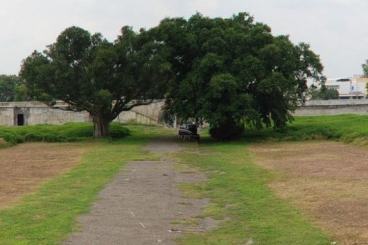 Bagian dalam Benteng Vastenburg.