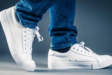 Tips Memakai Sneaker Warna Putih yang Keren dan Awet