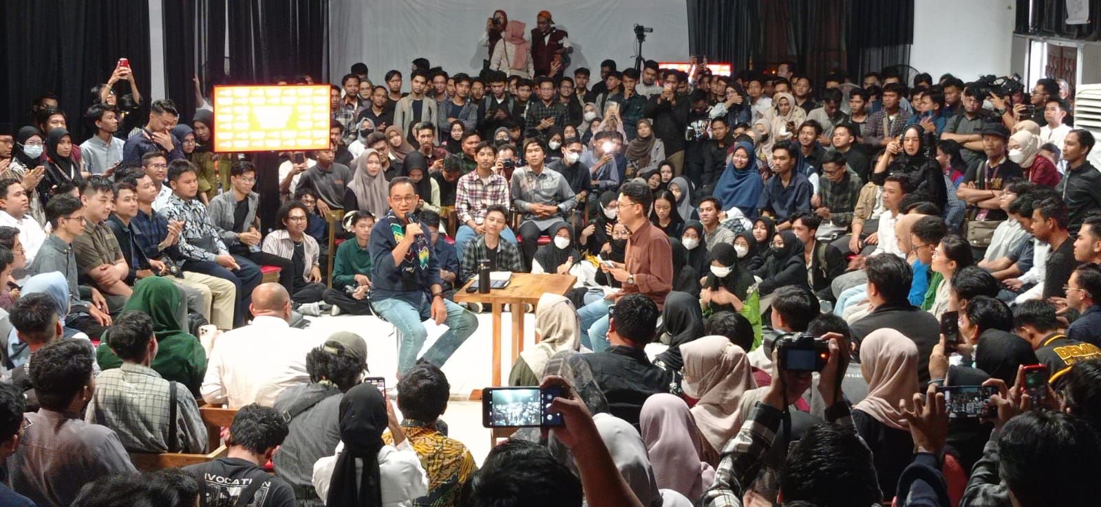 Ditanya Anak Muda soal Pilih Pemimpin karena 