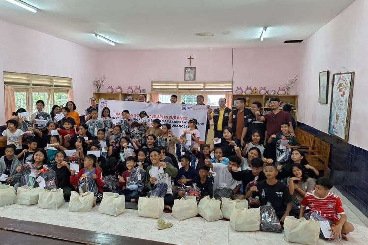 BRI Insurance (BRINS) dan Komunitas BRINS Touring Club memberikan bantuan corporate social responsibility (CSR) pada tiga yayasan, yaitu Yayasan Al Ikhlaas, Yayasan Ghafururrahim, dan Yayasan Santo Yusup di Cianjur, Jawa Barat, Sabtu (2/3/2024).