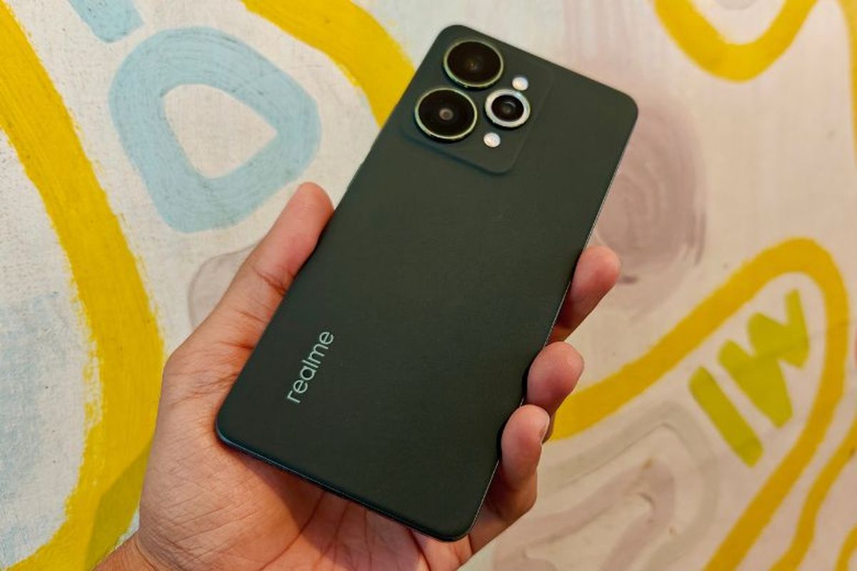 realme 15 Pro 5G Velvet Green. 