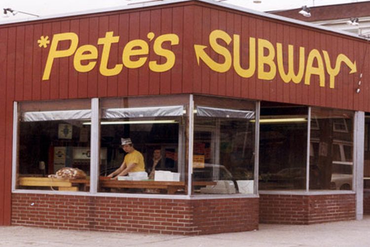 Restoran pertama Subway di Conneticut, Amerika Serikat. 