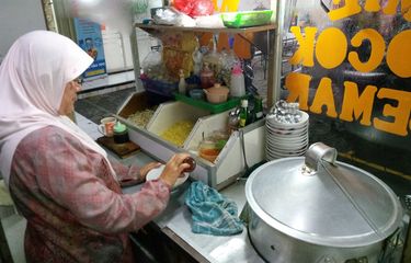 12 Mie Kocok Enak di Bandung, Ada yang Usianya Hampir 60 Tahun ...