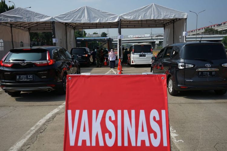 Ilustrasi vaksinasi Drive Thru di Tol Jagorawi