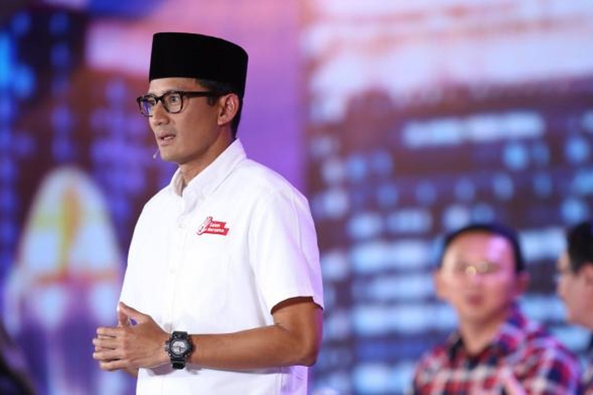 Calon wakil gubernur DKI Jakarta 2017, Sandiaga Uno memaparkan visi misi saat debat ketiga calon gubernur dan wakil gubernur DKI Jakarta 2017 yang diselenggarakan Komisi Pemilihan Umum Provinsi DKI Jakarta di Hotel Bidakara, Jakarta, Jumat (10/2/2017). Debat yang terdiri dari enam segmen ini meiliki subtema pemberdayaan perempuan, perlindungan anak, anti-narkotika, dan kebijakan untuk disabilitas.
