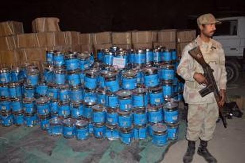 Polisi Pakistan Sita 100 Ton Bahan Pembuat Bom