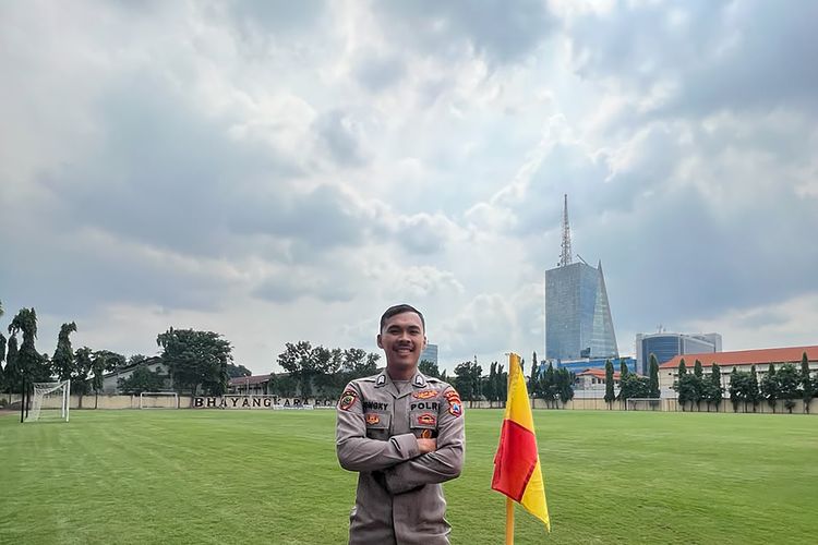 Dari Lapangan Polda Jatim, Pengabdian Bripka Yongky Membina Generasi Muda Sepak Bola Indonesia
