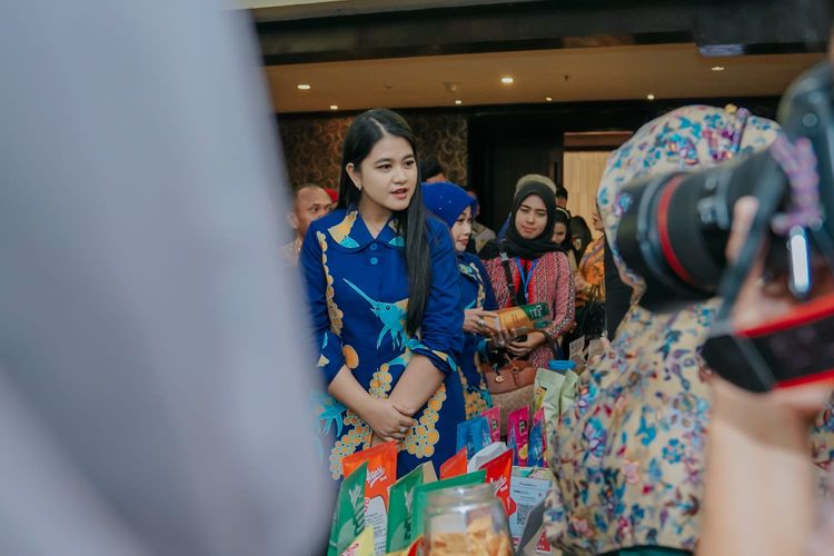 Ketua TP PKK Kota Medan Kahiyang Ayu menghadiri acara Ladies Program di Batam, Rabu (16/6/2023).