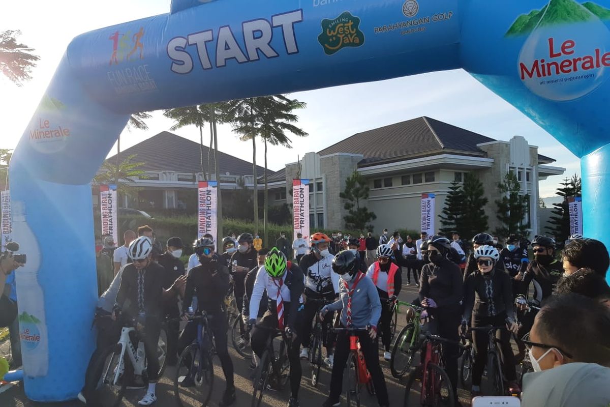 Le Minerale mendukung Bandung Barat Triathlon 2021 yang diselenggarakan Minggu (!4/3/2021).