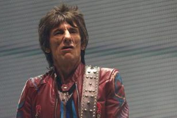 Ronnie (Ron) Wood, gitaris band The Rolling Stones, di Glastonbury Festival 2013, 29 Juni 2013.

