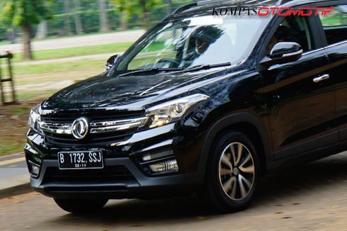 Rasanya Mengemudikan SUV Glory 560