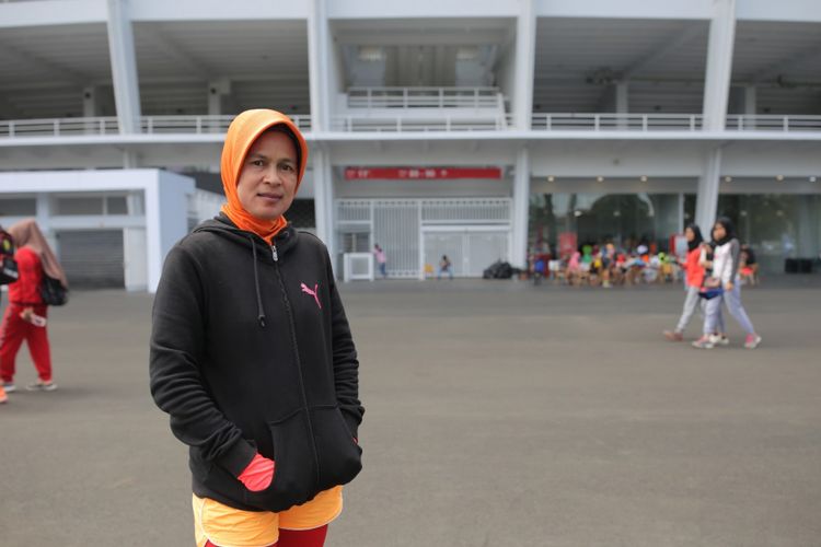 Hasiati Lawole, mantan atlet lari nasional yang pernah memenangkan PON, Sea Games dan Master Indonesia kini menjadi seorang penyidik di Polda Metro Jaya Jakarta, pada Minggu (25/3/2018)  di Gelora Bung Karno, Jakarta Pusat. (Dok. Lulu Cinantya M.)