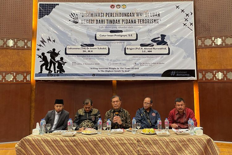 Narasumber Talkshow ?Diseminasi Perlindungan WNI di Luar Negeri dari Tindak Pidana Terorisme? yaitu Inspektur BNPT Catur Iman Pratignyo, Direktur Deradikalisasi Brigjen Pol Akhmad Nurwakhid, Laksamana TNI Imam Subekti, Wakil Duta Besar Indonesia untuk Mesir di Kairo Zaim A Nasution, dan Direktur PHI Imam Subekti. 