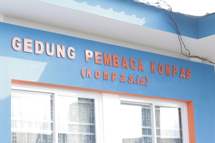 Pembaca Kompas melalui Yayasan Dana Kemanusiaan Kompas, membangun balai latihan kerja di Desa Pada, Kabupaten Lembata, Nusa Tenggara Timur.