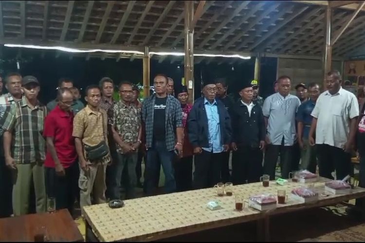 Tangkapan layar video sejumlah pengurus ranting dan anak ranting PDI-P Kecamatan Weru, Sukoharjo, Jawa Tengah, mengancam mundur massal jika caleg yang mereka dukung tidak dilantik menjadi anggota DPRD Sukoharjo.