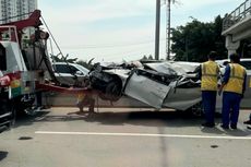 Mobil Berisi Satu Keluarga Tabrak Truk di Tol JORR, Nenek dan Cucu Tewas