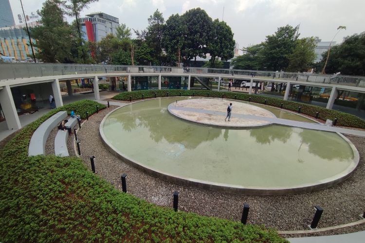 Taman Literasi Martha Christina Tiahahu yang berada di kawasan Blok M, Kebayoran Baru, Jakarta Selatan. 