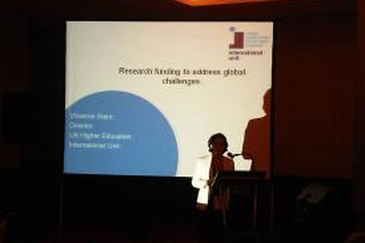 Director of UK Higher Education International Unit, Vivienne Stern, memberikan presentasinya pada Global Education Dialogues (GED): The East Asia Series 2014-2015' di Medan, Kamis (20/11/2014), yang diselenggarakan British Council bekerjasama dengan Direktorat Jenderal Pendid
ikan Tinggi Indonesia (Dikti), serta Forum Rektor untuk Kerjasama Internasional. 
