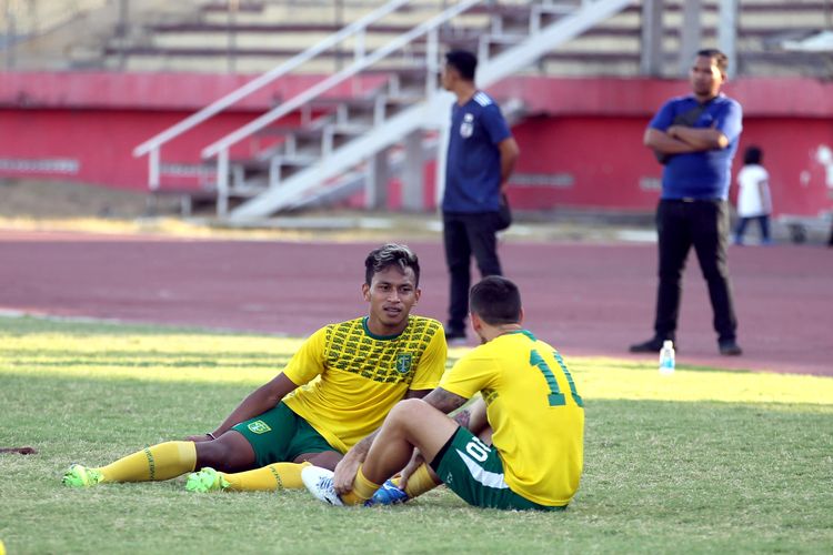 Pemain Persebaya Surabaya, Osvaldo Haay saat latihan bersama tim.