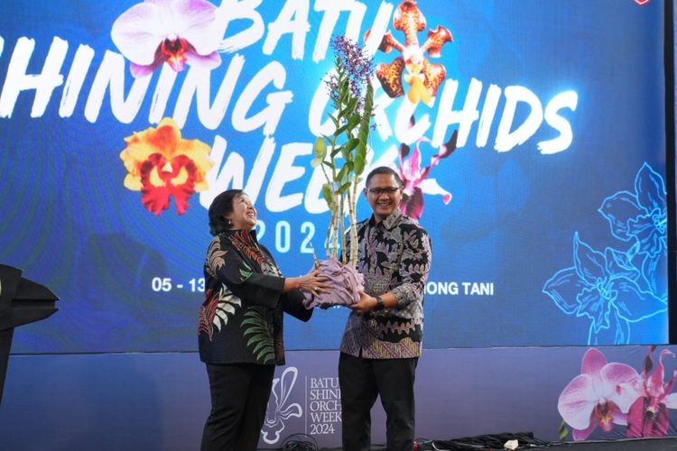 Batu Shining Orchid Week 2024 resmi dibuka pada Sabtu (5/10/2024) di Balai Kota Among Tani, Kota Batu, Jawa Timur. Acara yang merupakan bagian dari rangkaian perayaan Hari Jadi Ke-23 Kota Batu itu akan berlangsung hingga Minggu (13/10/2024).