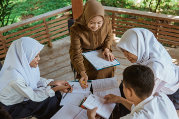 Beban Ekonomi Guru dan Tantangan Pendidikan