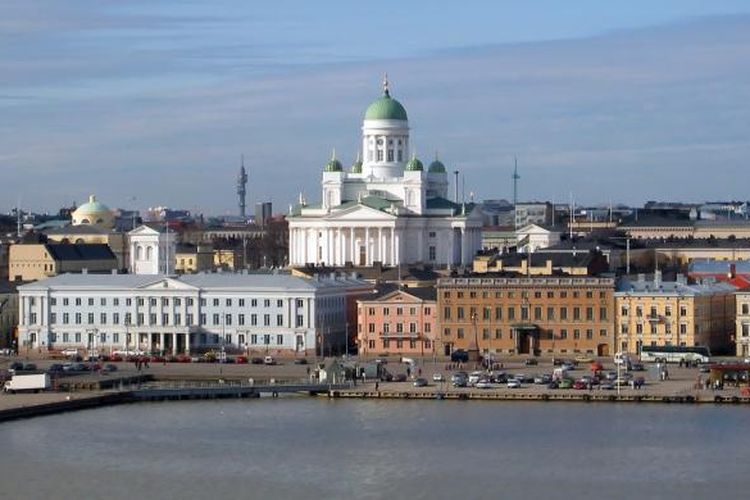 Kota Helsinki, Finlandia terletak di ujung semenanjung yang menjorok ke Laut Baltik. Hampir seluruh bagian kota berada di tepi pantai. 