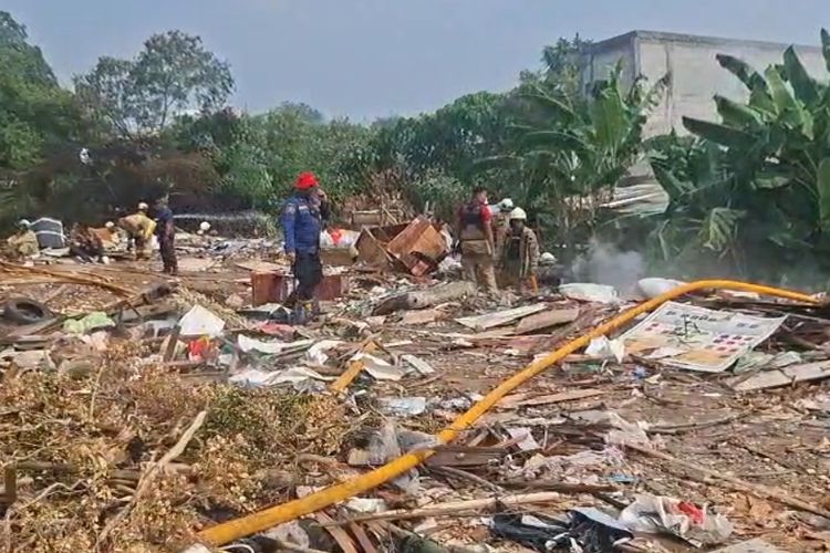 Kebakaran Tumpukan Sampah di Kramat Jati, Diduga Dipicu Anak-anak Main Api