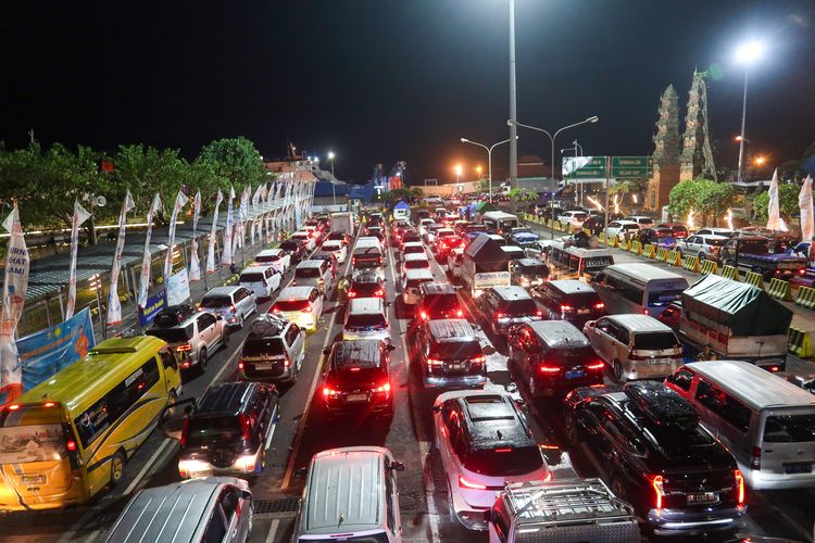 Macet di Pelabuhan Gilimanuk Tembus 11 Km, ASDP Sebut Sudah Mulai Membaik