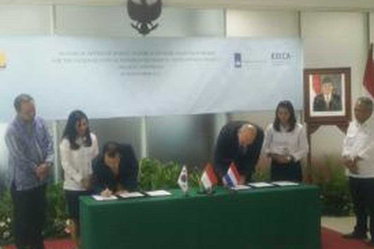 Penandatanganan LOI antara Pemerintah Belanda dengan KOICA dalam rangka bantuan studi untuk program NCICD, di Kementerian Pekerjaan Umum dan Perumahan Rakyat, Jakarta, Rabu (3/9/2015).