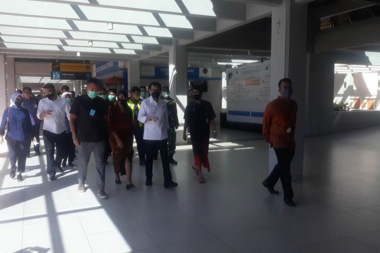 Menteri Pariwisata dan Ekonomi Kreatif Wishnutama Kusubandio tiba di Bandara I Gusti Ngurah Rai, Bali, Selasa (16/6/2020) pukul 14.43 WITA.