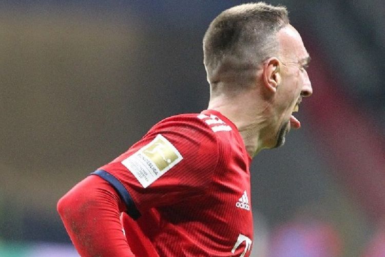 Gaya selebrasi Franck Ribery pada pertandingan Eintracht Frankfurt vs Bayern Muenchen dalam lanjutan Bundesliga 1 Liga Jerman, 22 Desember 2018. 