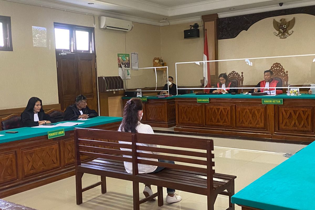 Sidang pembacaan vonis kasus perpajakan dengan terdakwa oknum notaris di Kabupaten Buleleng, Provinsi Bali, bernama Komang Nunuk Sulasih, Rabu (17/5/2023). 