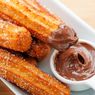 Kenapa Churros Identik dengan Saus Cokelat?