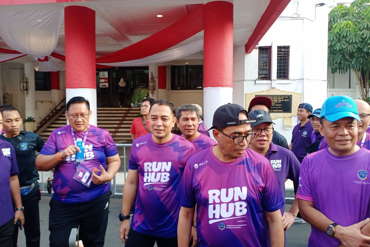 Wali Kota Surabaya Eri Cahyadi bersama Menteri Perhubungan Budi Karya Sumadi