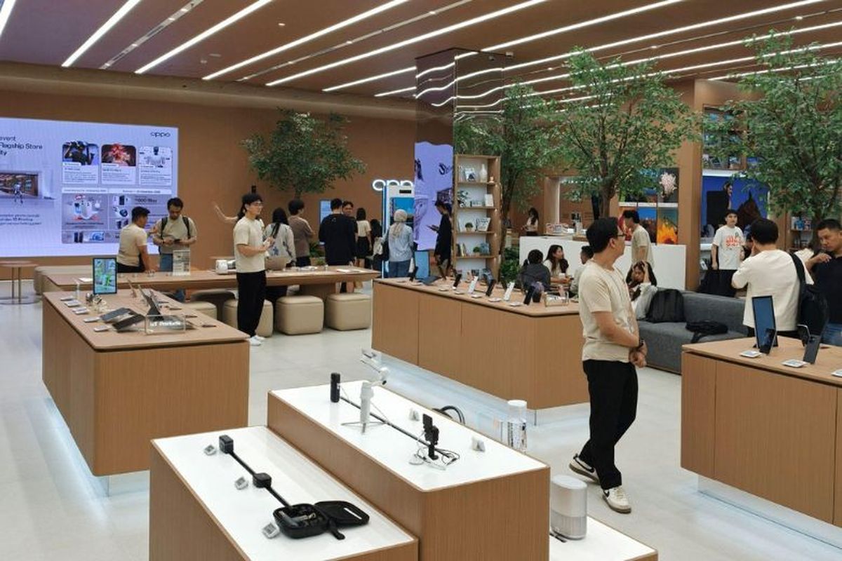 Suasana OPPO Flagship Store Gandaria City. 