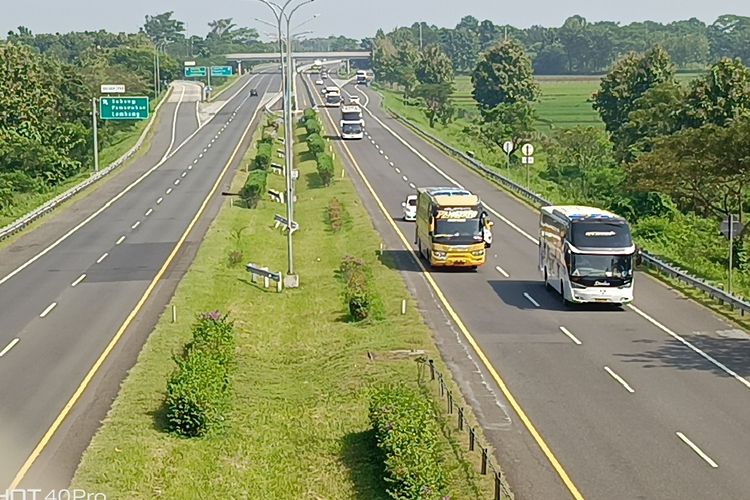 One Way Tol Cipali Dimulai, Arus Lalu Lintas Pemudik Ramai Lancar