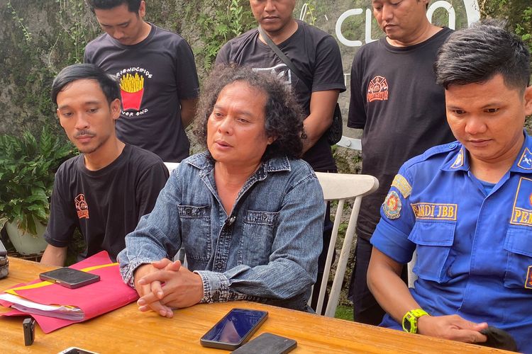 Petugas Damkar Depok Tak Dilengkapi Alat Pelindung Saat Bertugas, Deolipa: Kan pada Rusak