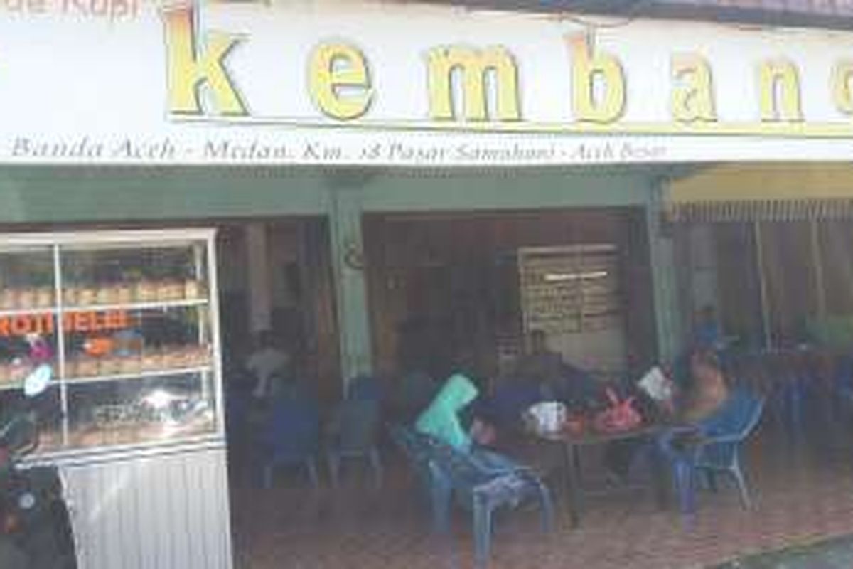 Roti Selai khas Samahani, Jalan Banda Aceh-Medan, Pasar Samahani, Kabupaten Aceh Besar, Aceh. 