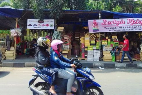 Pedagang Parsel Mulai Menjamur di Cikini, Pejalan Kaki Terusik