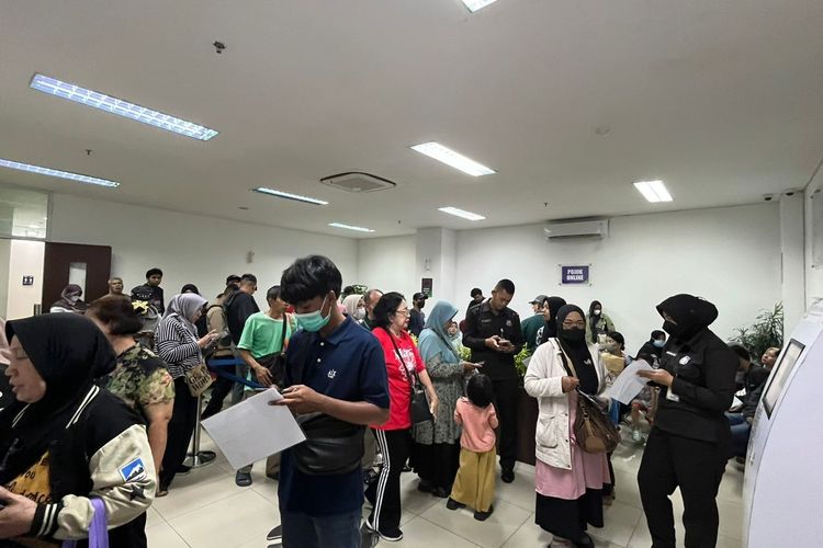 Sudah 5 Hari, Kantor BPJS Kesehatan Depok Dipadati Warga Usai PBI Dinonaktifkan