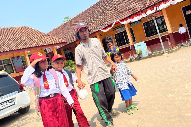 Modal Rp 70.000 Tinggalkan Bekasi ke Pangandaran, Zakaria Memulung agar 3 Anaknya Sekolah