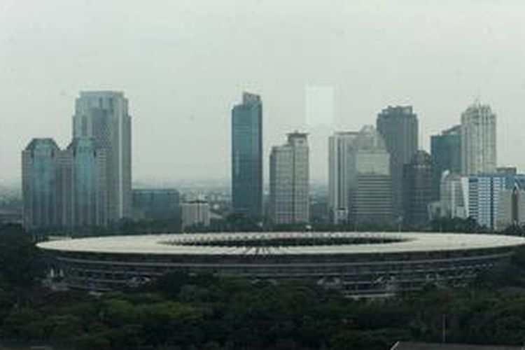 Ruang terbuka hijau masih dipertahankan di kawasan Gelora Bung Karno, Senayan, Jakarta Selatan, Kamis (11/4/2013). Pemerintah Provinsi DKI Jakarta menargetkan memiliki ruang terbuka hijau seluas sebelas persen dari total luas wilayah yang mencapai 650 kilometer persegi.