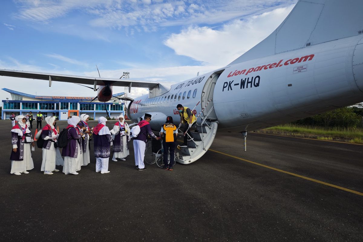 Penerbangan feeder Wings Air untuk mengangkut calon jemaah haji dari Kolaka, Sulawesi Tenggara