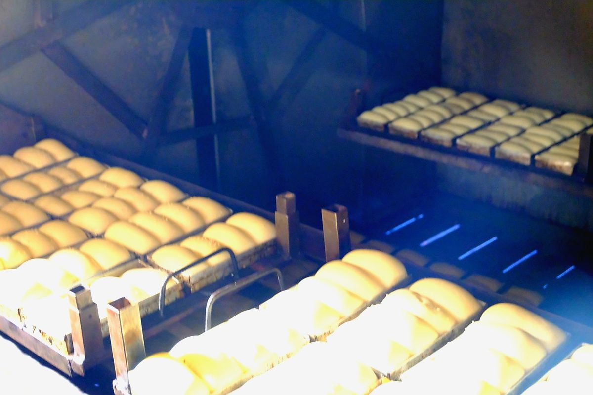 Produsen roti Paramount Bakery yang memakai gas bumi PGN sebagai bahan bakar sejak 2019.
